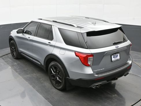 Used 2020 Ford Explorer Platinum w/ Premium Technology Package image 37