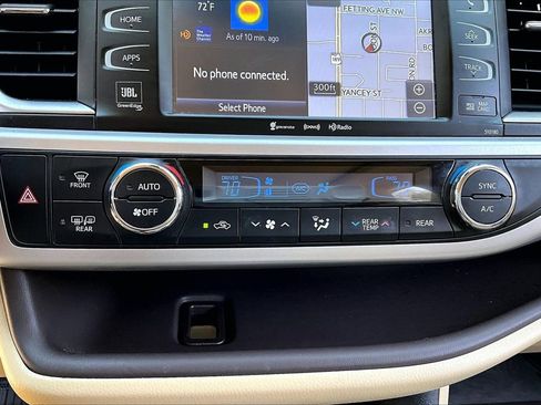 Used 2017 Toyota Highlander Limited Platinum image 24