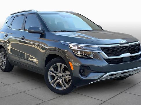 Used 2023 Kia Seltos S w/ Navigation Package FWD image 3