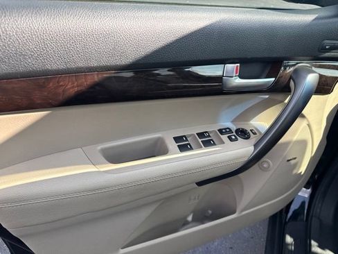Used 2014 Kia Sorento EX w/ EX V6 Touring Package AWD/4WD image 23