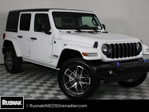 Used 2024 Jeep Wrangler Unlimited image 1
