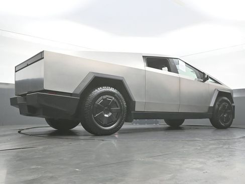 Used 2024 Tesla Cybertruck AWD Crew Cab image 43