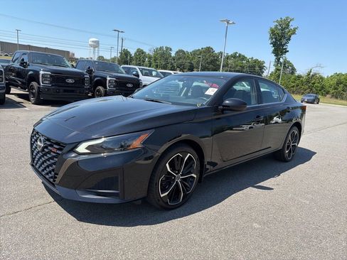Used 2023 Nissan Altima 2.5 SR w/ SR Premium Package AWD/4WD image 6