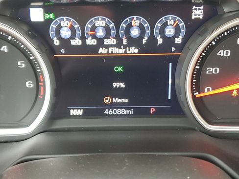 Used 2021 Chevrolet Suburban Premier w/ Premium Package image 18