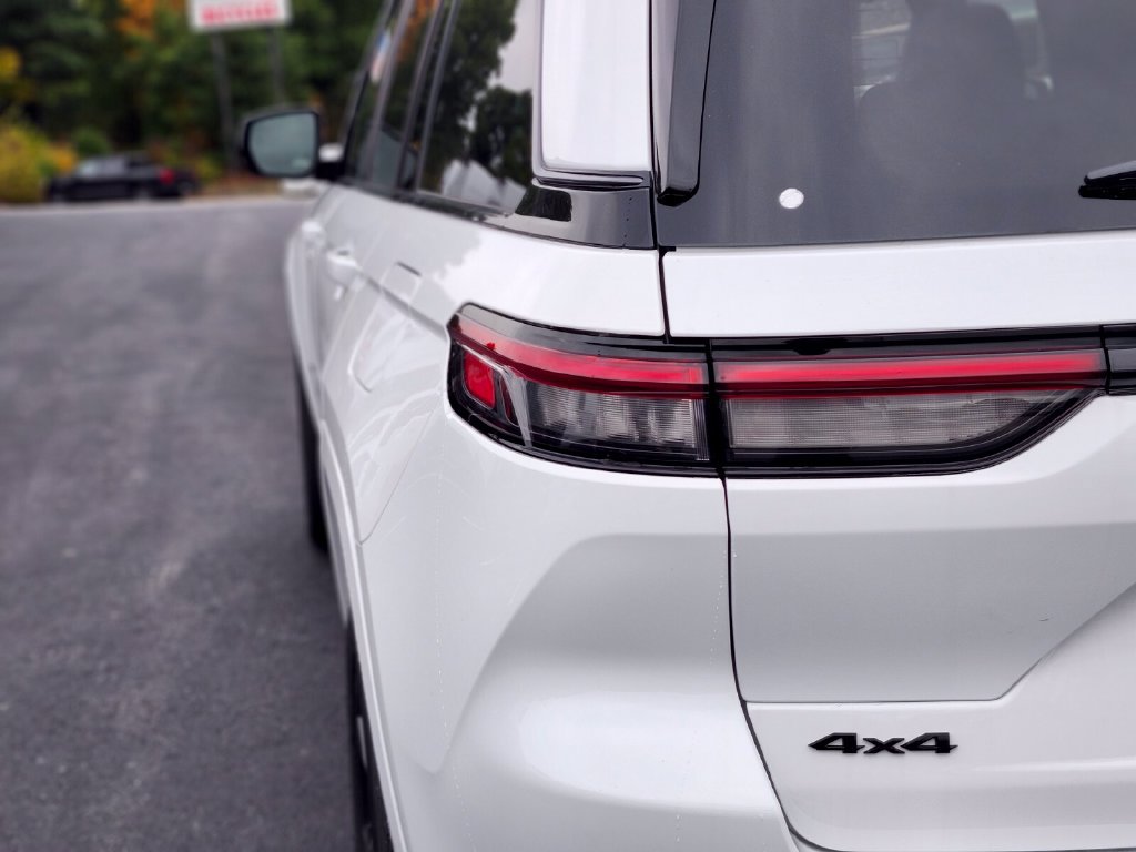 New 2026 Jeep Grand Cherokee Limited AWD/4WD image 9