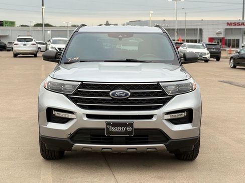 Used 2020 Ford Explorer XLT w/ Equipment Group 202A AWD/4WD image 4
