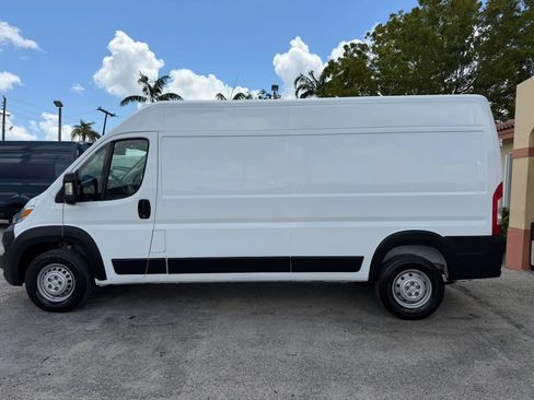 Used 2024 RAM ProMaster 2500 w/ Convenience Group FWD image 2