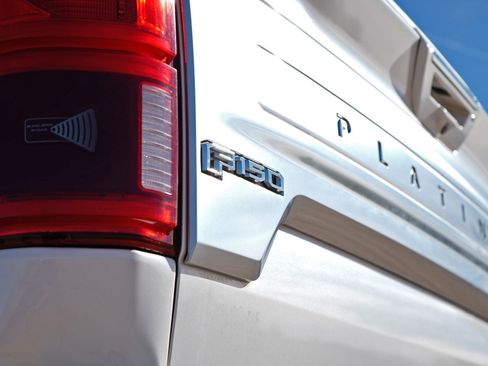 Used 2018 Ford F150 Platinum w/ Equipment Group 701A Luxury AWD/4WD image 8