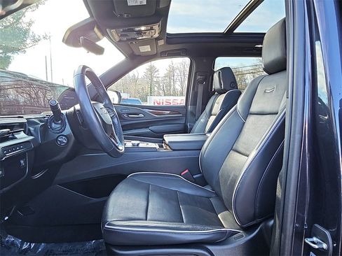 Used 2022 Cadillac Escalade Premium Luxury image 18