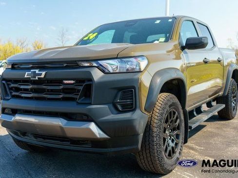 Used 2024 Chevrolet Colorado Trail Boss w/ Advanced Trailering Package AWD/4WD image 2