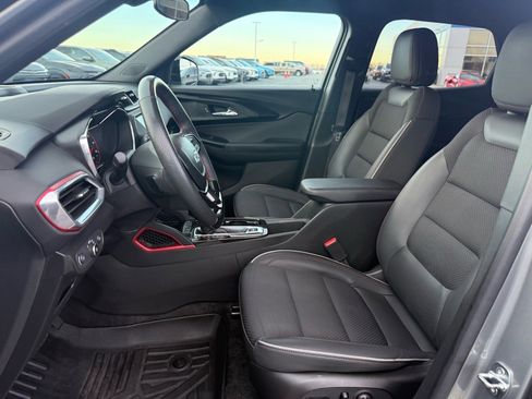 Used 2023 Chevrolet TrailBlazer RS image 11