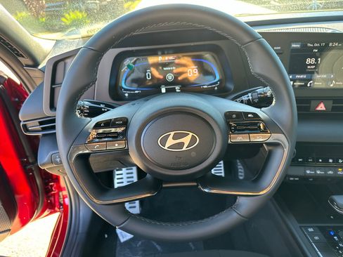 Certified 2025 Hyundai Elantra Sport image 25