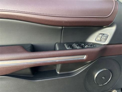 Used 2024 Ford Expedition Limited image 13