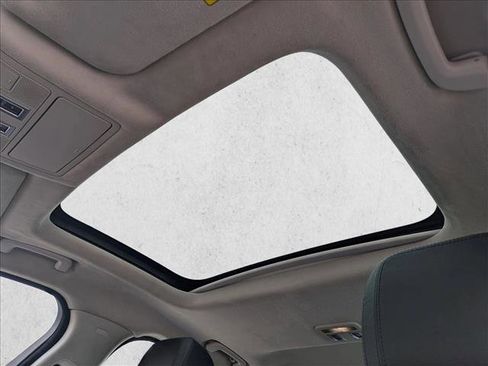 Used 2019 Jaguar XF Prestige image 17