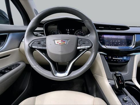 Used 2020 Cadillac XT6 Premium Luxury FWD image 6