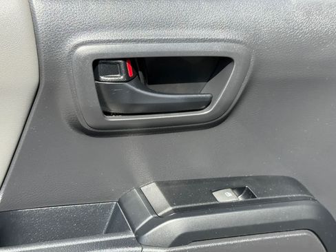 Used 2022 Toyota Tacoma SR AWD/4WD image 12