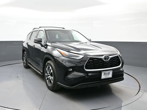 Used 2026 Toyota Highlander XLE image 3