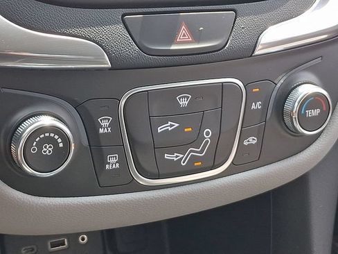 Used 2019 Chevrolet Equinox LS FWD image 14