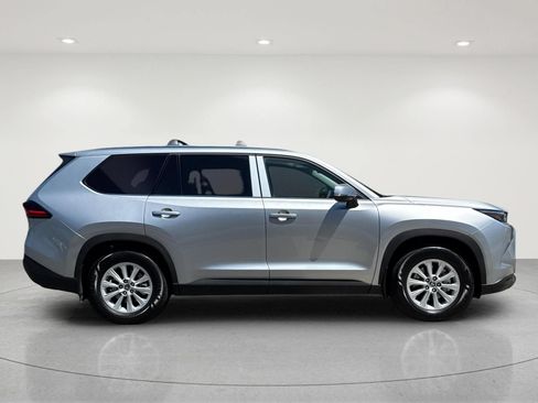 Used 2025 Toyota Grand Highlander AWD image 6