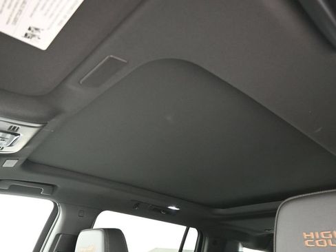 New 2026 Chevrolet Suburban High Country AWD/4WD image 20