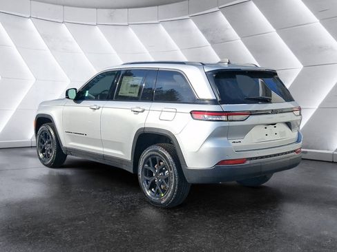 New 2026 Jeep Grand Cherokee Altitude AWD/4WD image 4