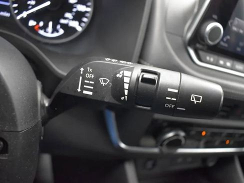 Used 2024 Nissan Rogue S image 24