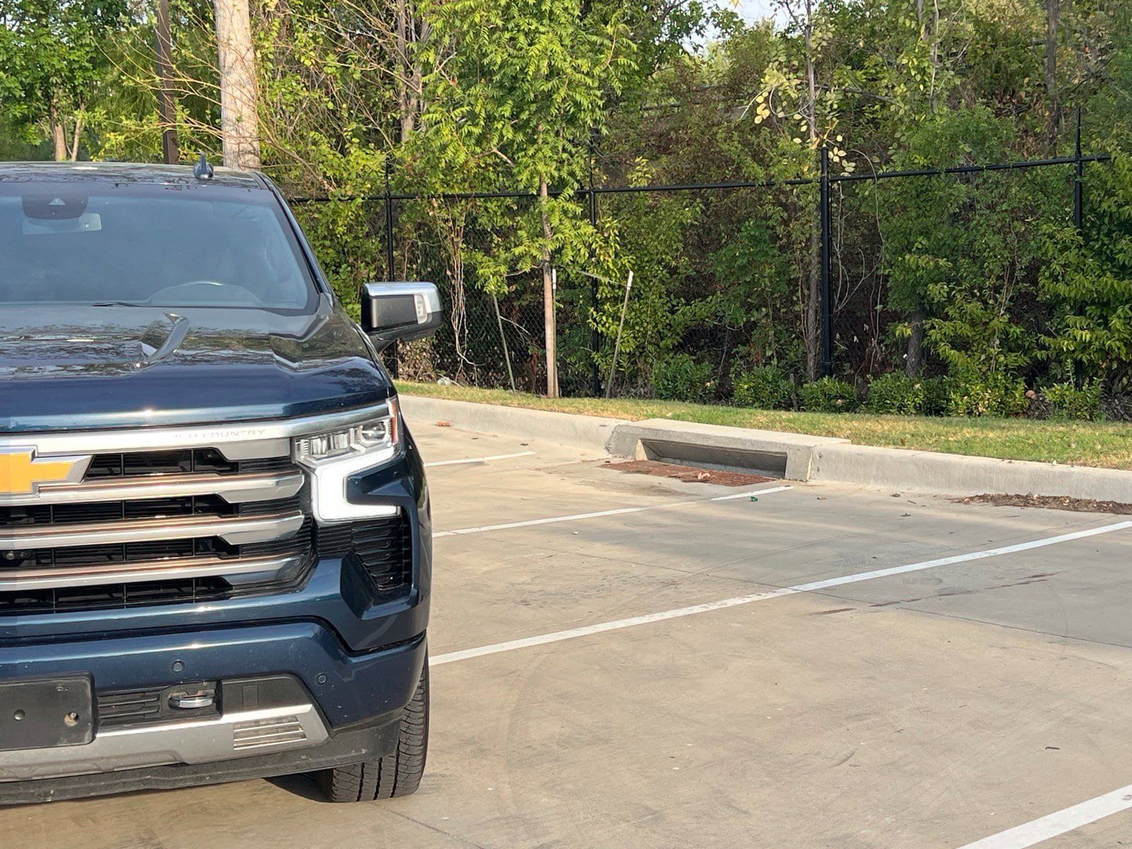 Used 2022 Chevrolet Silverado 1500 High Country w/ Z71 Off-Road Package AWD/4WD image 3