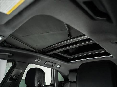 Certified 2026 Porsche Macan AWD/4WD image 17