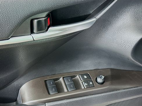 Used 2024 Toyota Camry SE image 15