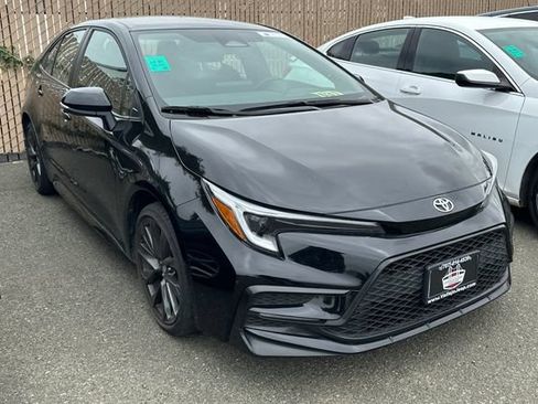 Used 2024 Toyota Corolla SE FWD image 2