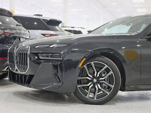 Used 2025 BMW 740i xDrive AWD/4WD image 2