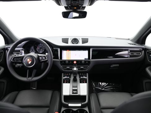 Used 2025 Porsche Macan image 41