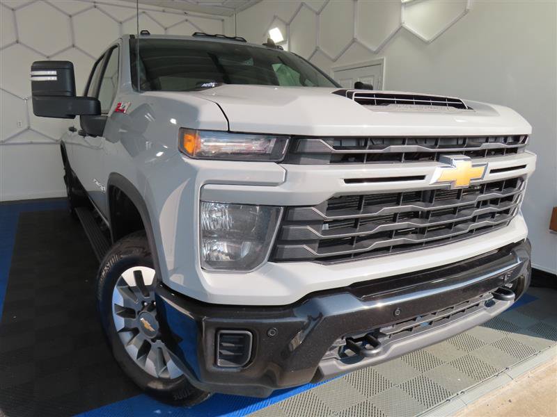 Used 2025 Chevrolet Silverado 2500 Custom w/ Custom Value Package AWD/4WD image 2