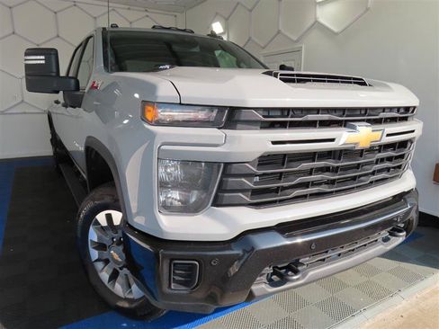 Used 2025 Chevrolet Silverado 2500 Custom w/ Custom Value Package AWD/4WD image 2