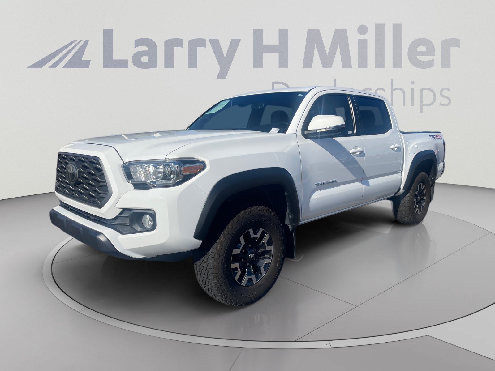Used 2020 Toyota Tacoma TRD Off-Road AWD/4WD image 1