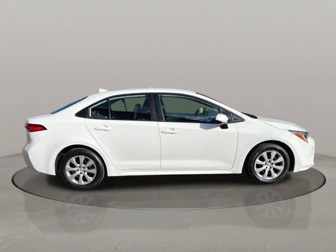 Used 2022 Toyota Corolla LE image 7