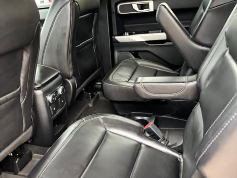 Used 2021 Ford Explorer XLT w/ Equipment Group 202A image 11