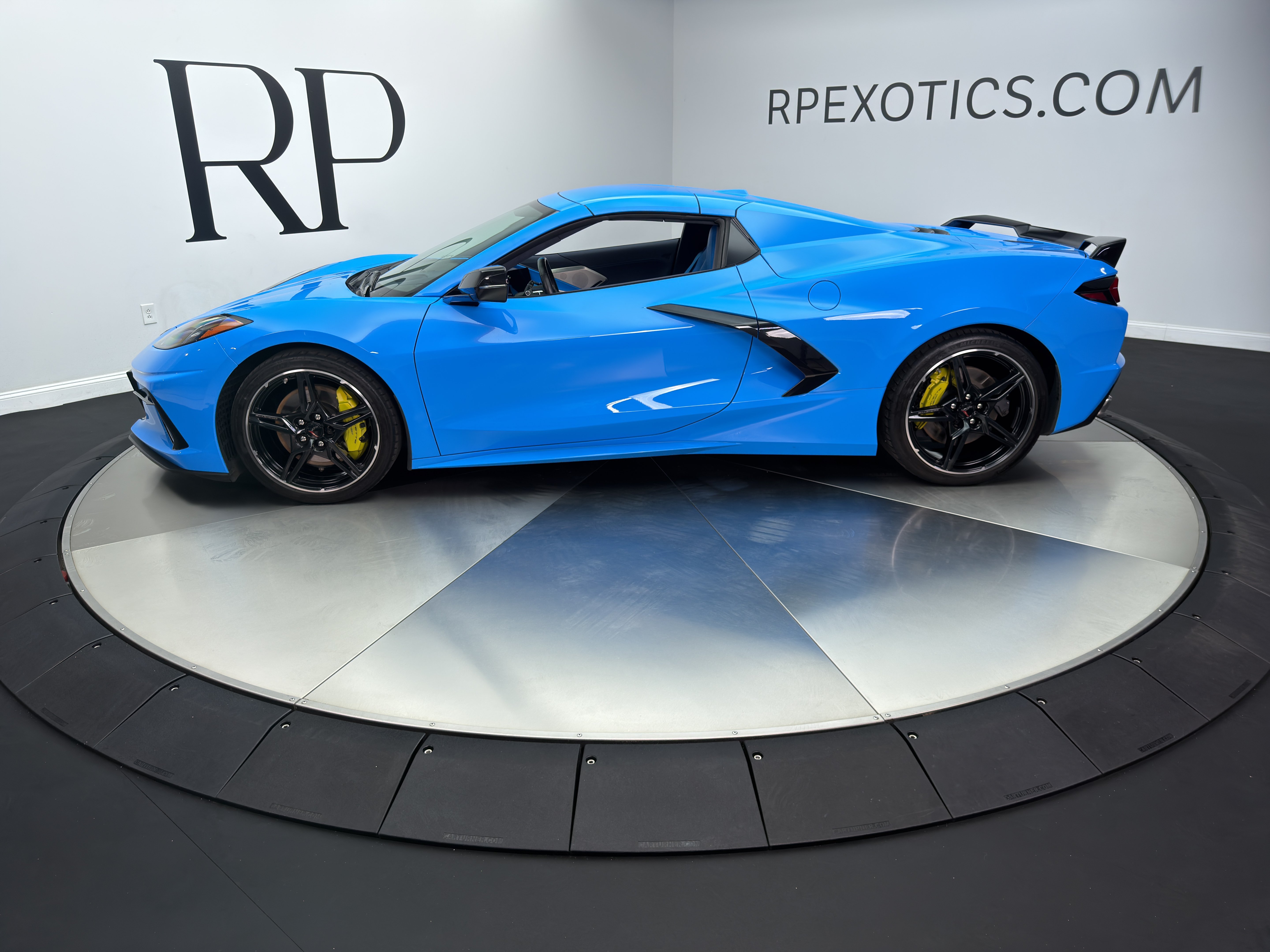 Used 2022 Chevrolet Corvette Stingray Premium Conv w/ Z51 Performance Package RWD image 10