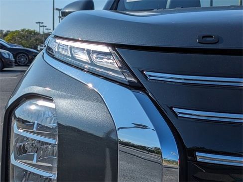 New 2025 Mitsubishi Outlander SE image 10