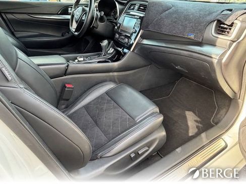 Used 2017 Nissan Maxima SR w/ Midnight Edition image 13