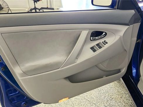 Used 2010 Toyota Camry SE FWD image 30