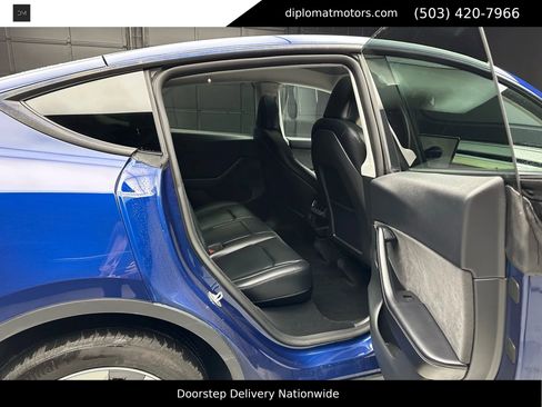 Used 2022 Tesla Model Y Long Range image 21
