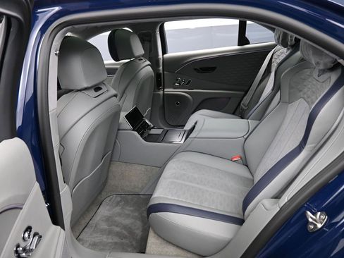Used 2025 Bentley Flying Spur Plug-In Hybrid image 27