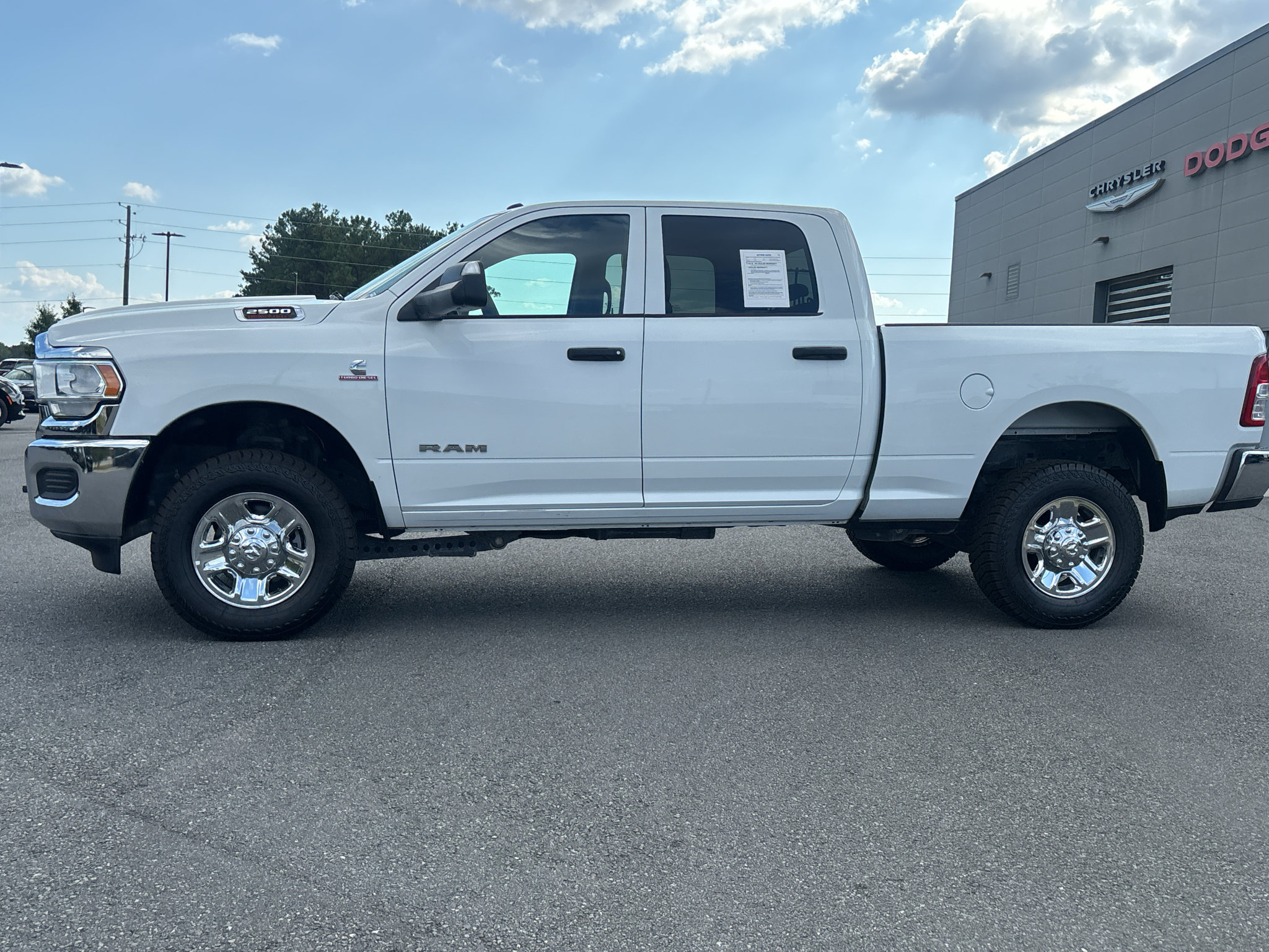 Used 2022 RAM 2500 Tradesman w/ Chrome Appearance Group AWD/4WD image 4