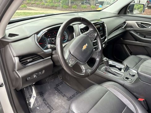 Used 2019 Chevrolet Traverse LT w/ LPO, Blackout Package AWD/4WD image 16
