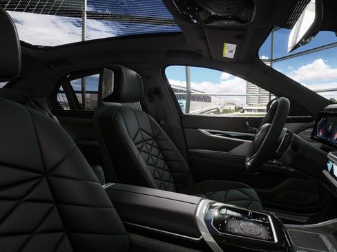 Used 2026 BMW 740i image 36