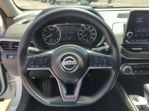 Used 2023 Nissan Altima 2.5 SV AWD/4WD image 11