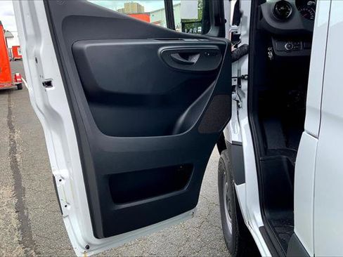 Used 2024 Mercedes-Benz Sprinter 2500 image 51