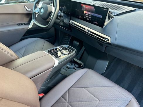 Used 2023 BMW iX xDrive50 w/ Sport Package image 17