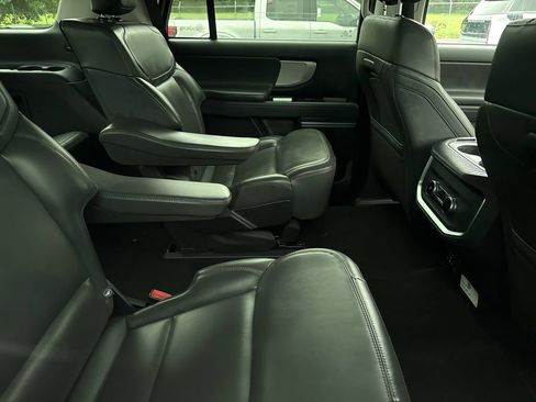 Used 2025 Ford Expedition Active AWD/4WD image 4